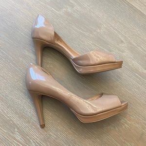 Tahari Bailynn peel toe heels, size 9